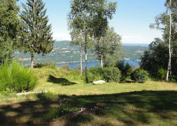 Villino Camparbino Vista D Orta 别墅 *